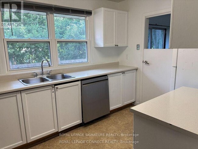 Photo du bâtiment - 4130 Lawrence Ave E