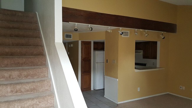 Building Photo - 1322 Bluffview Dr