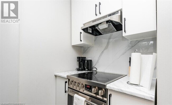 Building Photo - 38 Inchbury St