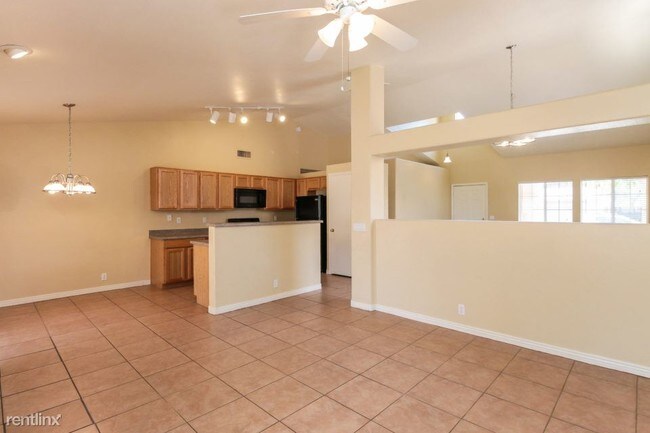 Building Photo - 1600 E Carla Vista Dr