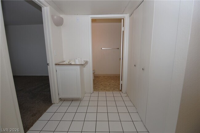 Building Photo - 1908 Mountain Hills Ct