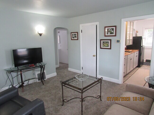 Building Photo - 3722 Oakland Dr