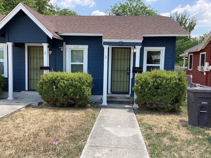 Remodeled efficiency for rent Townhouse for Rent in San Antonio, TX