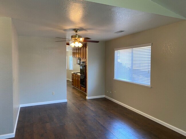 Building Photo - 4 bedroom single story in Turlock!