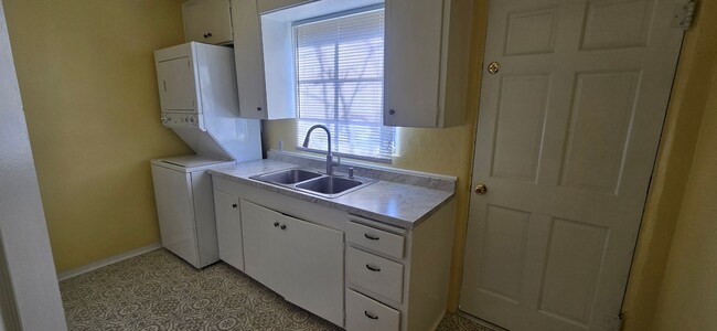 Building Photo - 1 bedroom casita