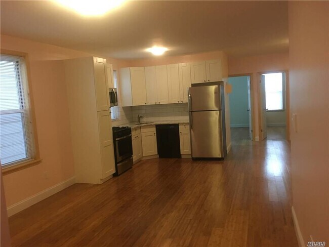 Foto del edificio - 70-30 69th St