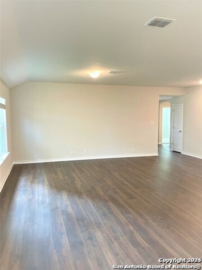 Foto del edificio - Beautiful 4 bed-2 bathroom house San Anton...