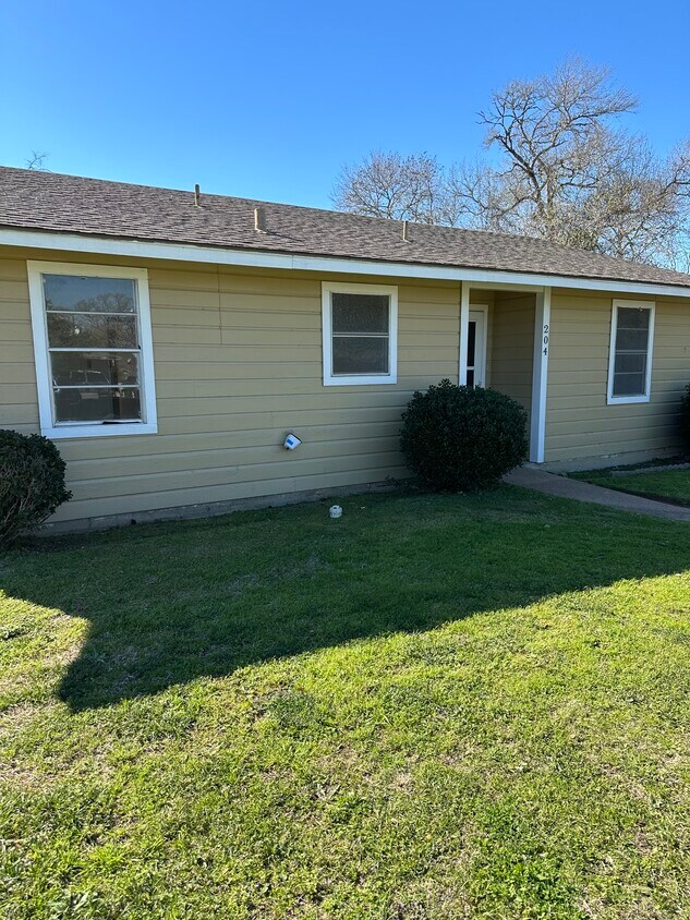 204 Heights Cir, Brenham, TX 77833 House Rental in Brenham, TX