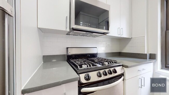 Building Photo - 405 E 56th St