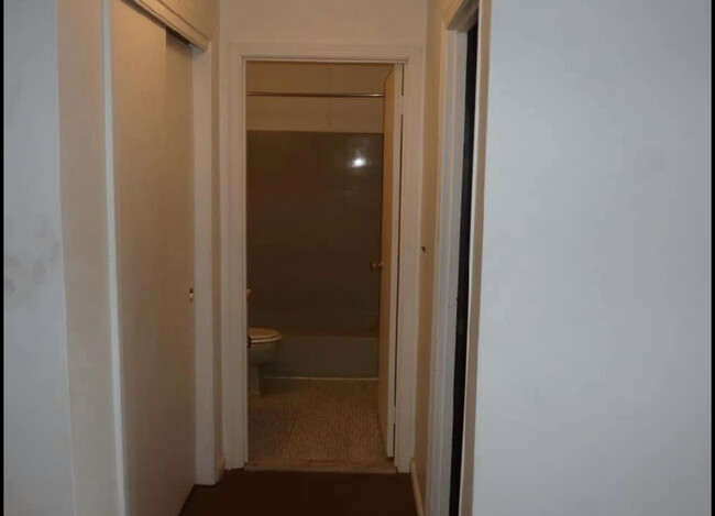 Building Photo - 318 Codman Hill Rd