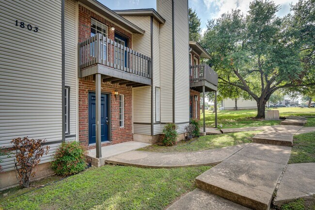 Building Photo - RIVER CROSSING ATX - 2BD/2.5BA - TOWNHOUSE...