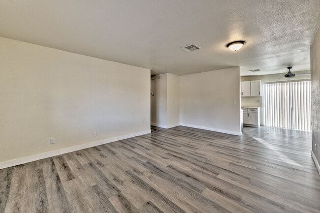 Building Photo - 3757 Longfellow St