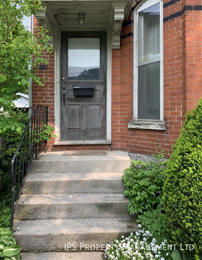 Building Photo - Mansion Like Home - 6 Bed | 1.5 Bath  - $4000