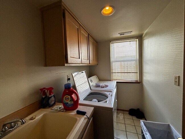 Foto del edificio - 2215-2217 W Xenia Ln