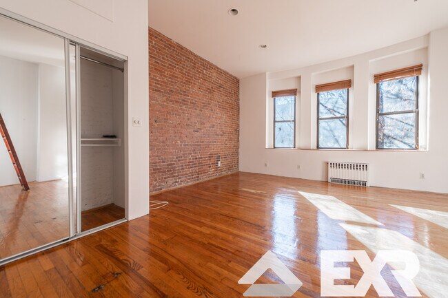 Building Photo - 521 W 149th St
