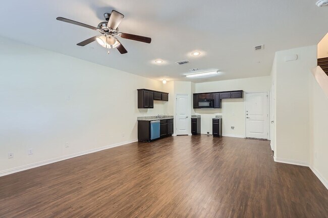 Foto del edificio - 1320 Lakecrest Ln