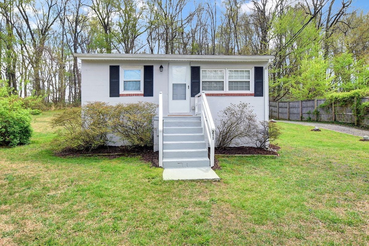 Foto principal - 211 Friendship Rd