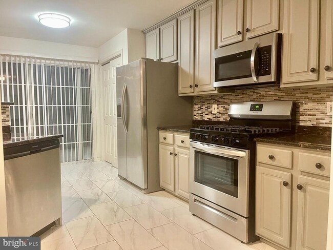 Building Photo - 11854 Breton Ct