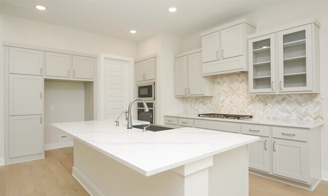 Foto del edificio - 8018 Hingham Ln