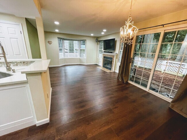 Foto del edificio - Exquisite Home with 3 Bed and 2.5 Bath in ...