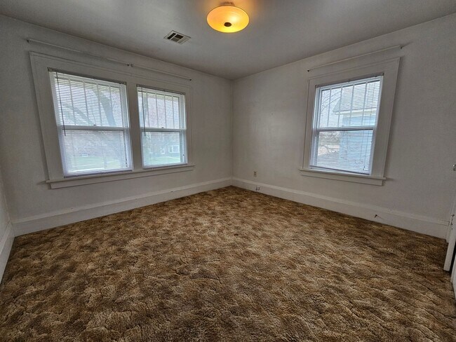 Foto del edificio - 1340 1st Avenue NW