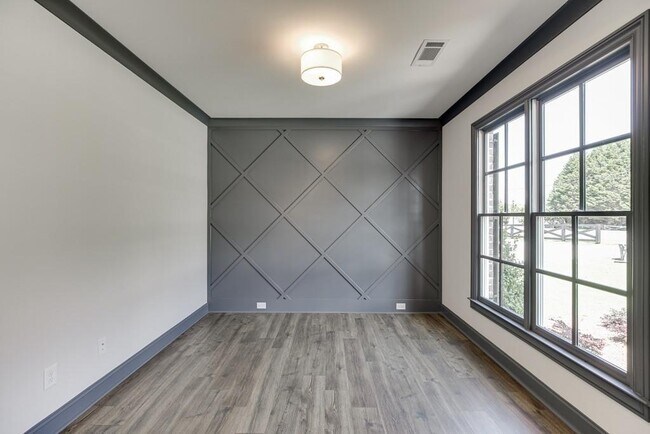 Building Photo - 5580 Suwanee Dam Rd