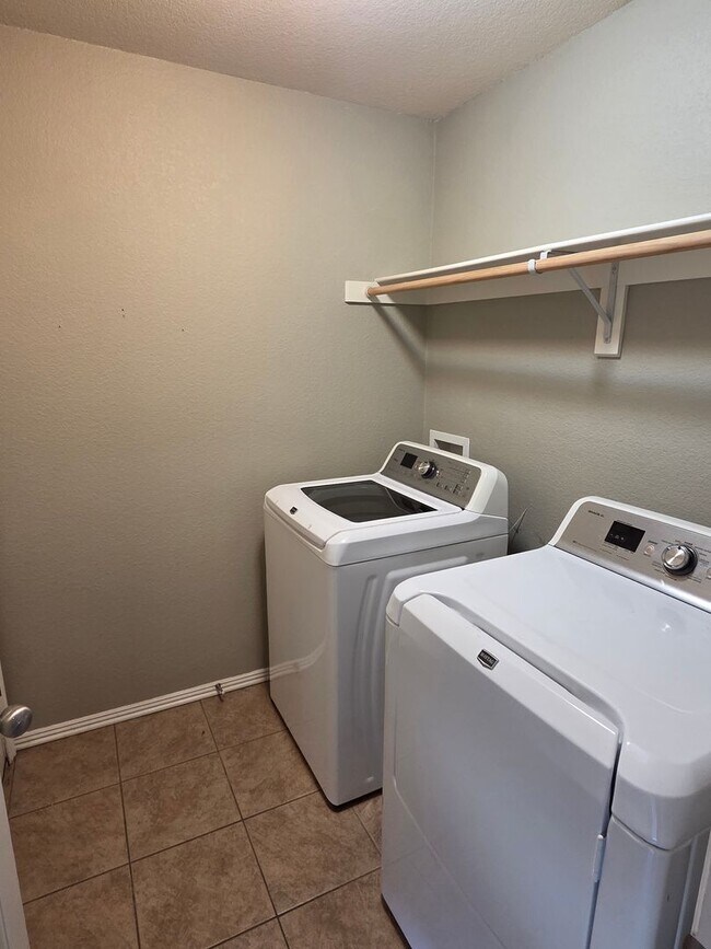 Building Photo - 4535 W Sweetgum Ln