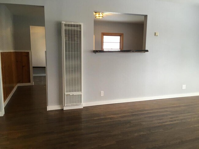 Building Photo - 816 Rainbow Dr