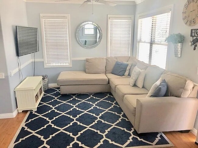 Building Photo - Charming single story home