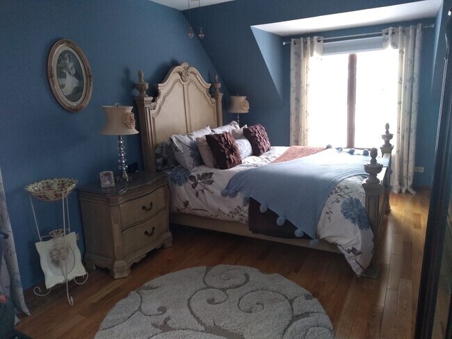 Building Photo - 1619 Riverside Dr