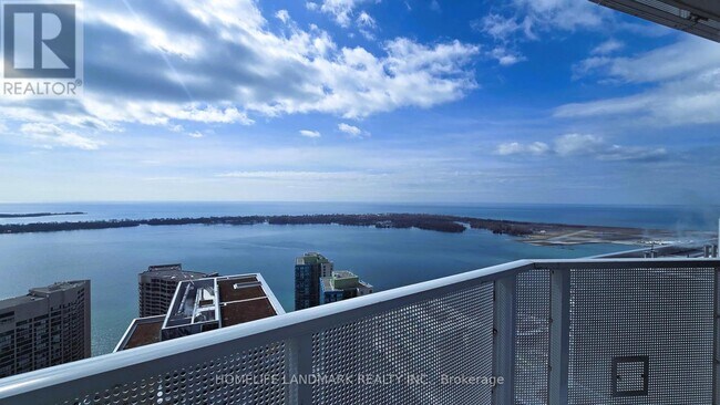 Photo du bâtiment - 100 Harbour St