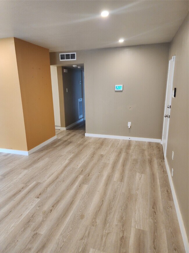 Foto del edificio - 513 S Post Oak Ln