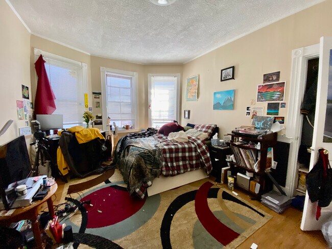 Building Photo - 51 Hillside St