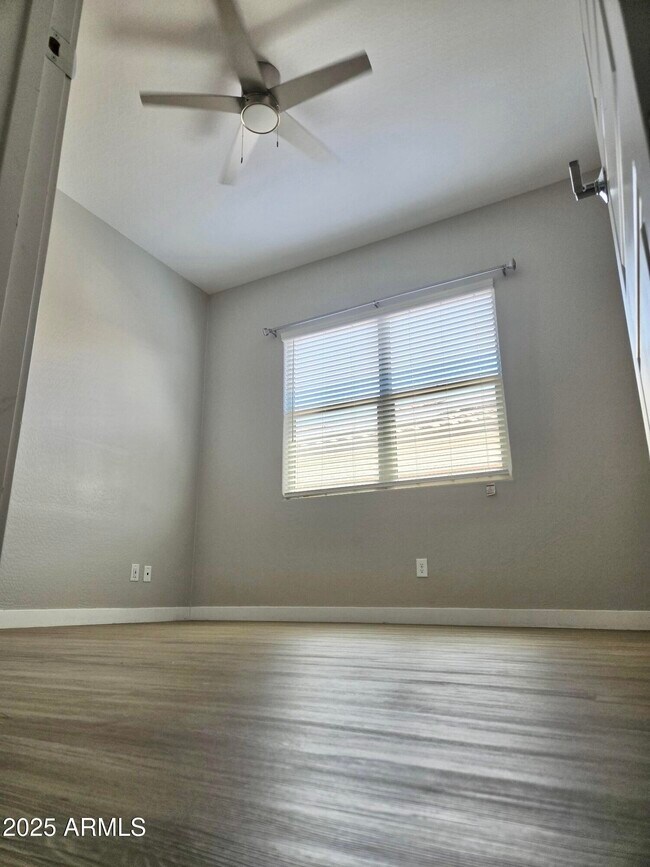 Building Photo - 2568 E King Bird Dr