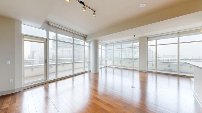 Interior Photo - TEN20