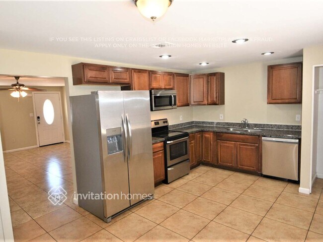 Building Photo - 1536 W Andorra Dr
