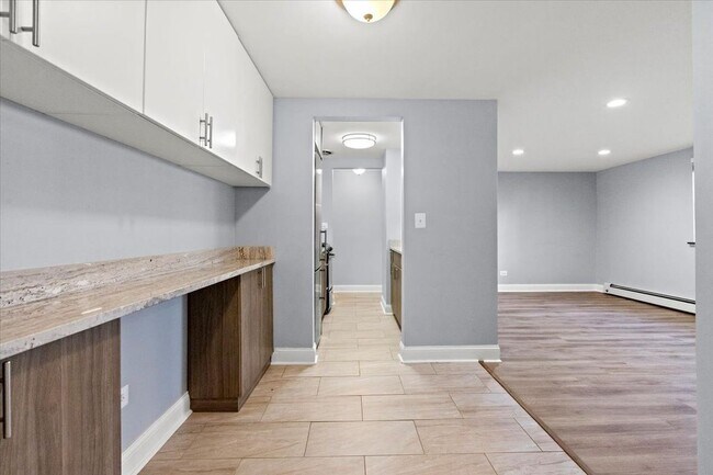 Foto del edificio - 541 W Oakdale Ave