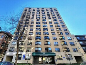 Building Photo - 428 W Wellington Ave