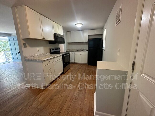 Building Photo - 908 Chatham Ln