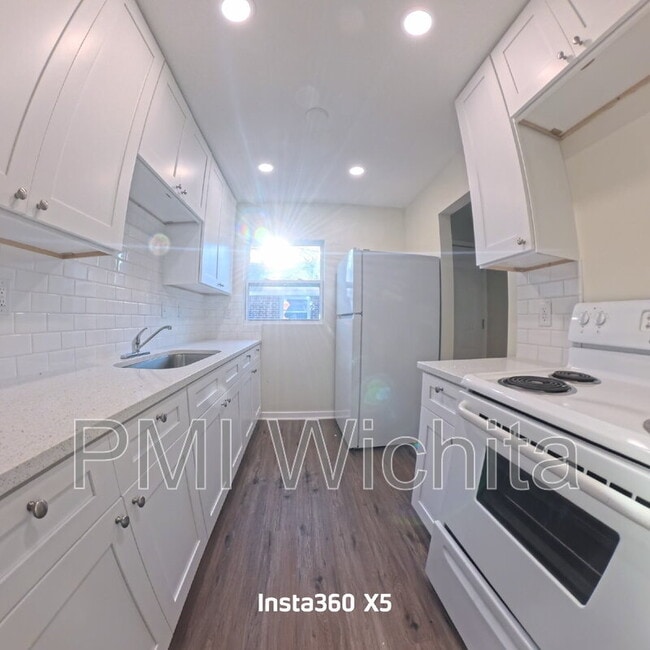 Foto del edificio - 6165 E Boston St