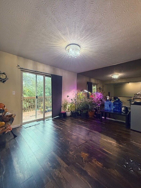 Foto del edificio - 9310 Hunters Creek Dr
