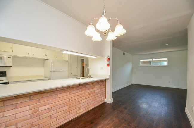 Building Photo - 8810 Ilona Ln