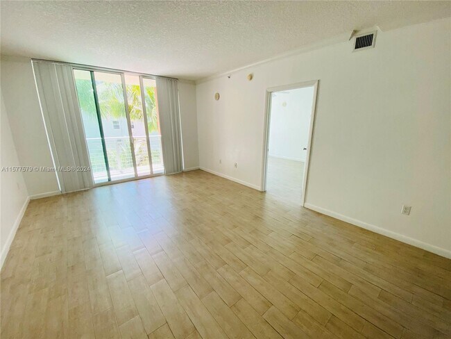 Building Photo - 2000 N Bayshore Dr