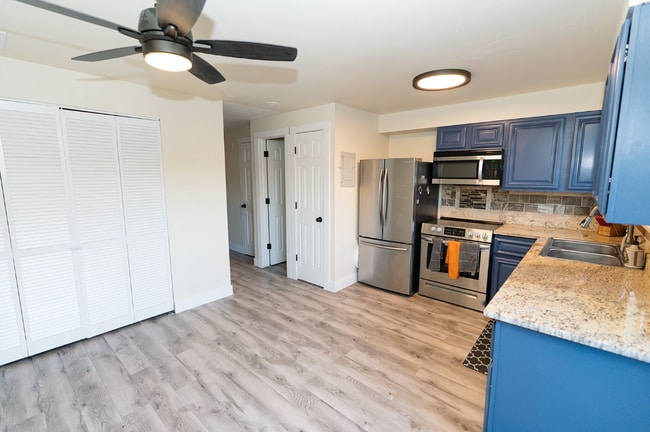 Foto del edificio - 7061 Utica St