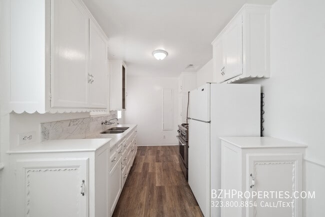 Building Photo - 1406 N Mansfield Ave