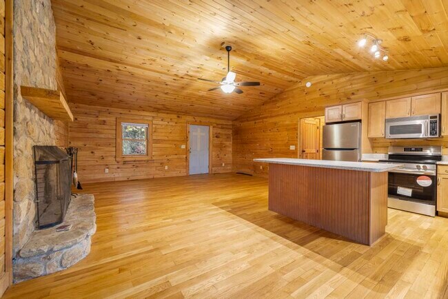 Foto del edificio - 338 Cherokee Cir