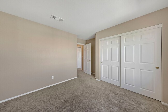 Foto del edificio - Green Valley Home! Beautiful &  Spacious! Stainless steel appliances! Washer & dryer! No pets!