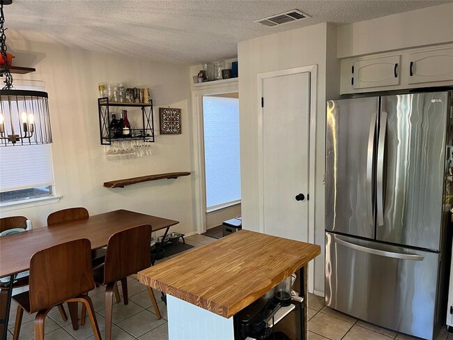 Building Photo - 7258 Coronado Cir