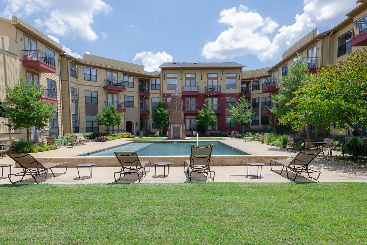 Swimming Pool - DeSoto Town Center closed