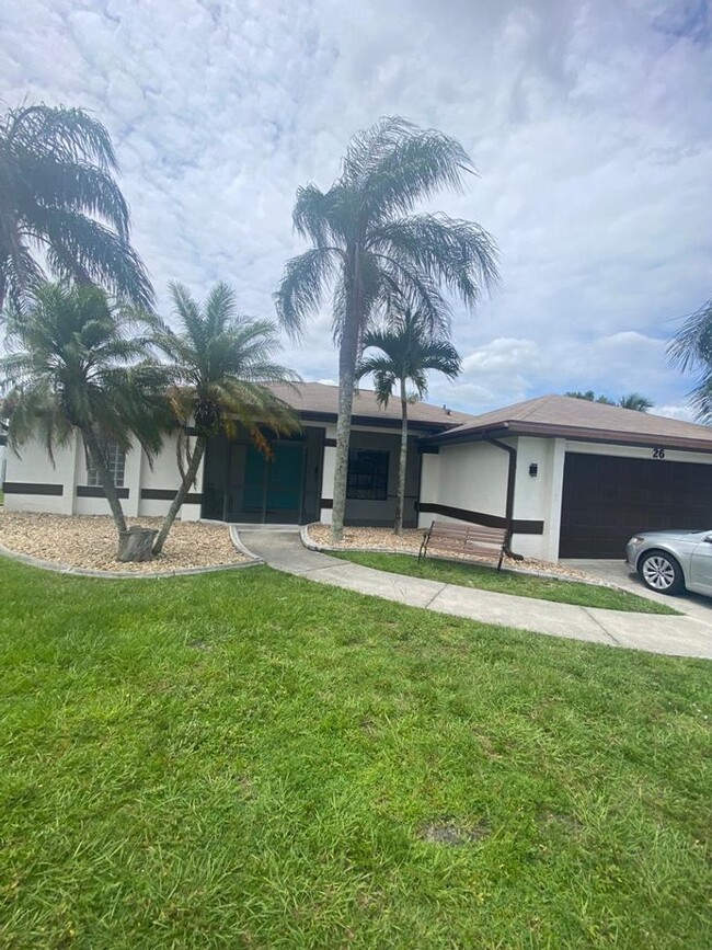 Building Photo - Furnished pool House located in the beauti...